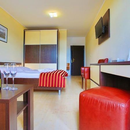 Apartman Studio Lux S Terasou Harmony V Thermal Parku Besenova S Vyhladom Na Bazeny מראה חיצוני תמונה